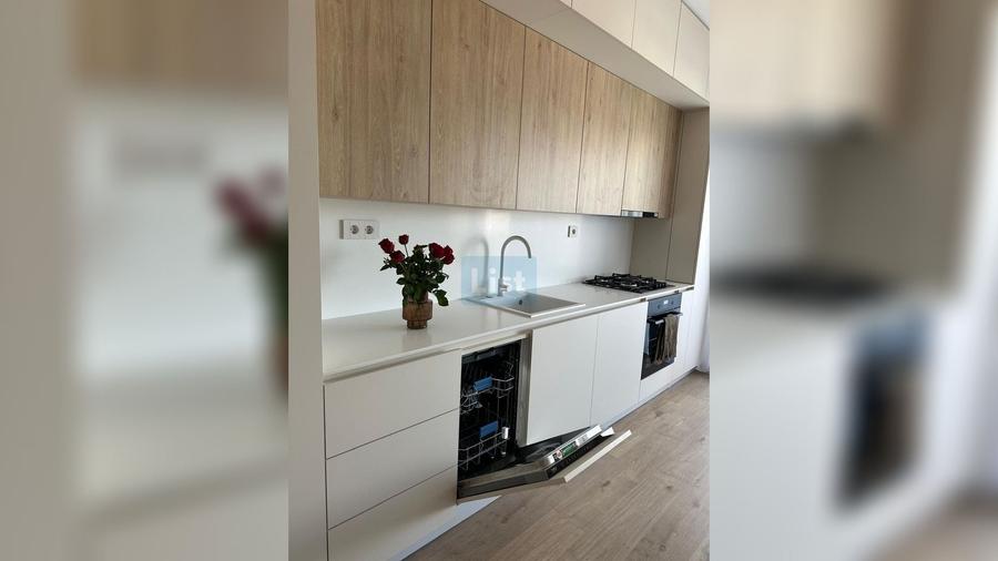 Apartament cu 2 camere semidecomandat, mobilat în Florești
