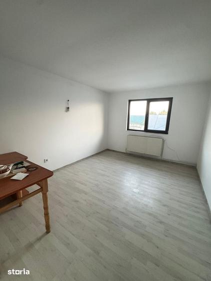 Casă cu 8 camere cu Teren 300 Mp în Ciurea