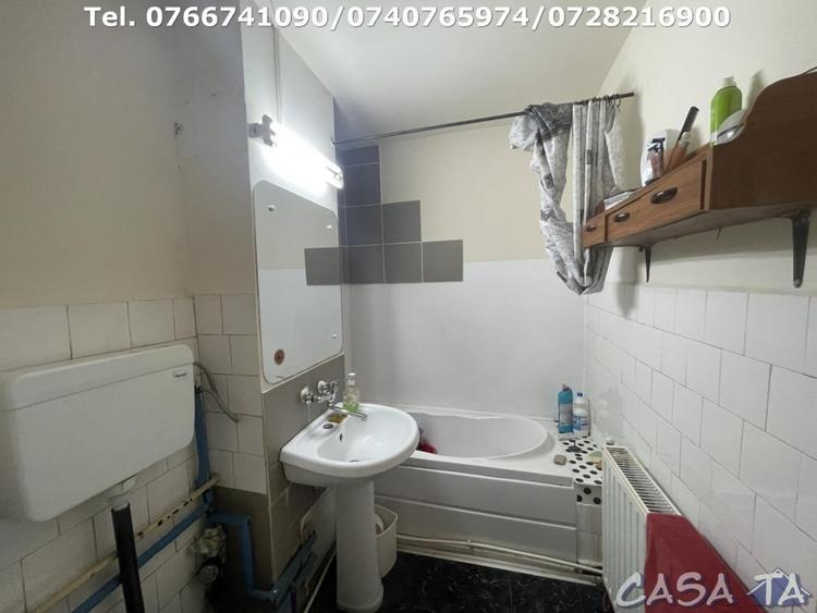 Apartament cu 2 camere semidecomandat, mobilat în Debarcader