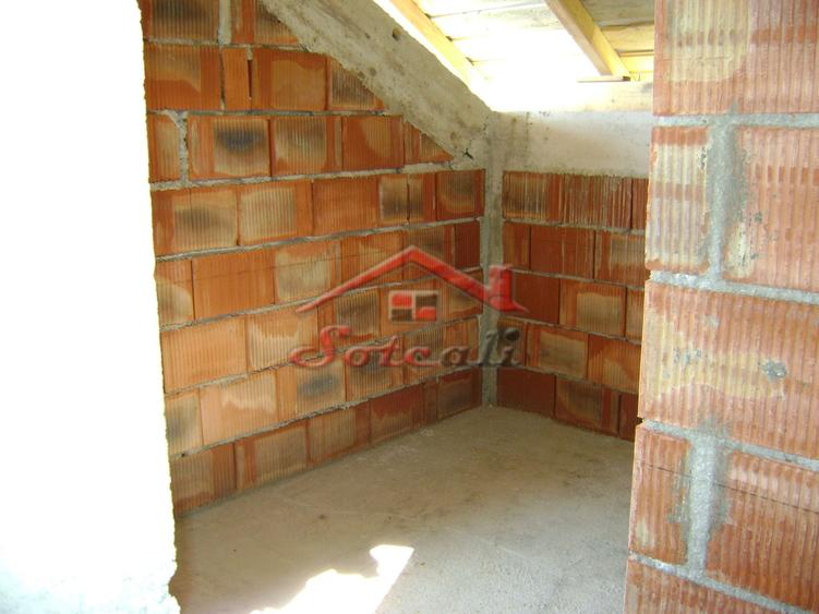 Casă cu 3 camere cu Teren 650 Mp în Cornu