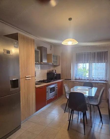 Apartament cu 3 camere, mobilat în Torontalului