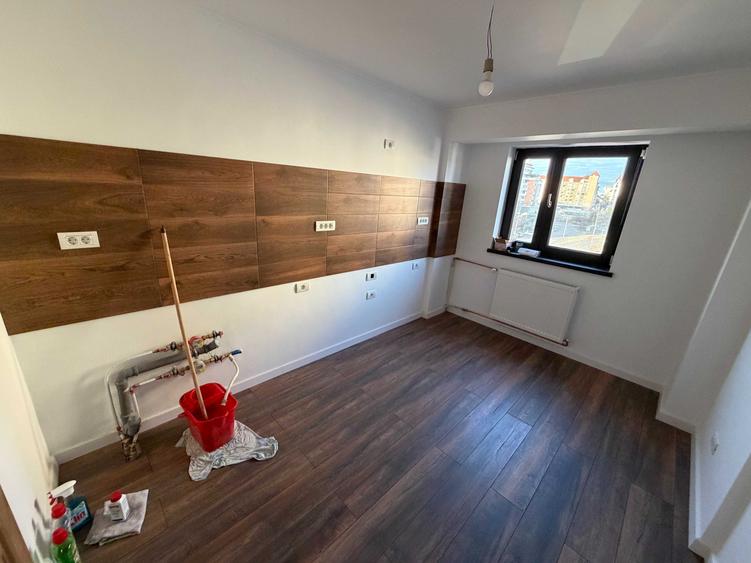 Apartament cu 3 camere decomandat în Decebal