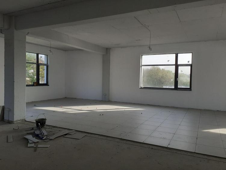 Spațiu comercial, de 1,557 mp, în Cățelu