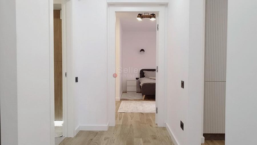 Apartament cu 3 camere semidecomandat, mobilat în Brașovul Vechi
