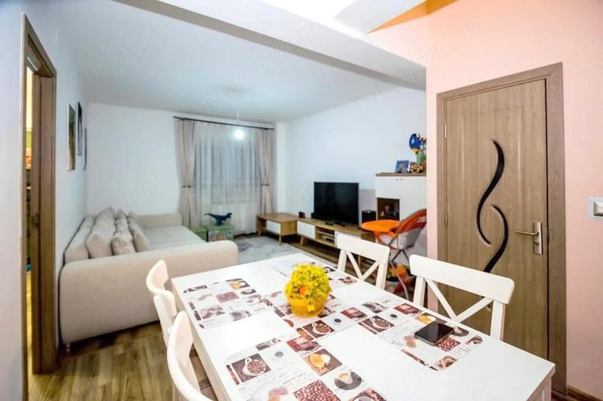 Apartament cu 3 camere decomandat în Girocului