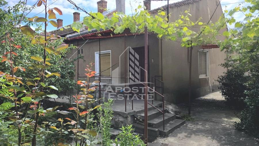 Casă individuală cu 3 camere cu Canalizare în Pârneava