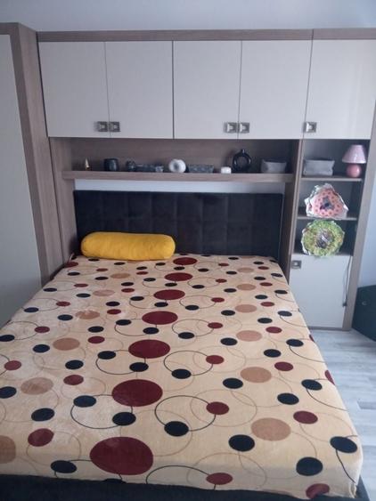 Apartament cu 3 camere decomandat în Exterior Vest
