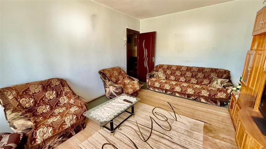 Apartament cu 4 camere decomandat în Dacia