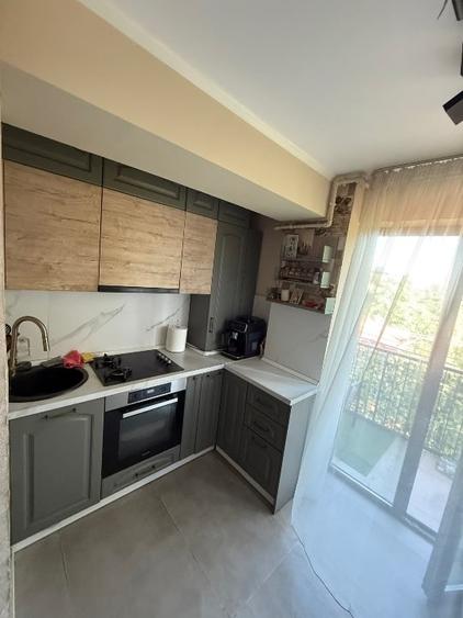Apartament cu 4 camere decomandat, mobilat în Brâncoveanu