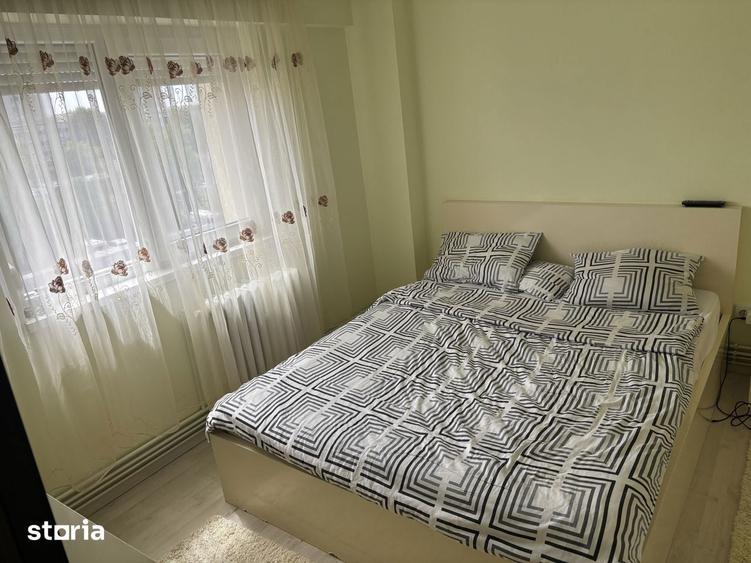 Apartament cu 3 camere semidecomandat în Soarelui