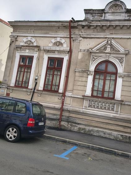 Casă cu 4 camere în Victoriei