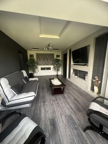 Apartament cu 3 camere semidecomandat în Independenței