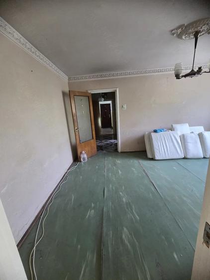 Apartament cu 3 camere semidecomandat în 1 Decembrie 1918