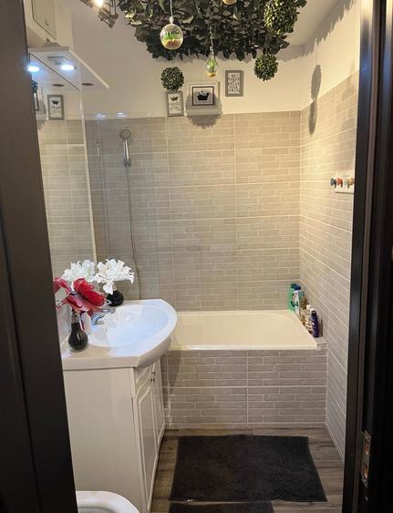 Apartament cu 3 camere decomandat în Drumul Taberei