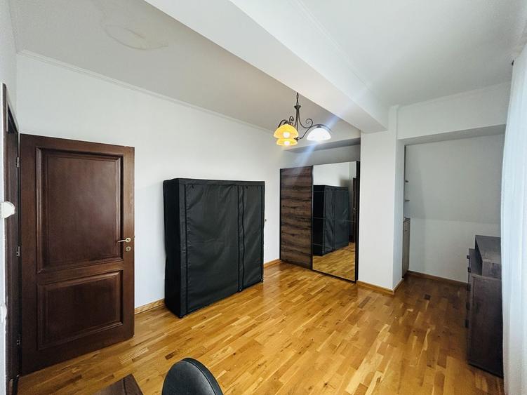 Apartament cu 4 camere în Hipodrom 1