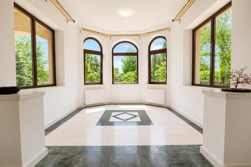 Casă individuală cu 12 camere cu Canalizare în Breaza