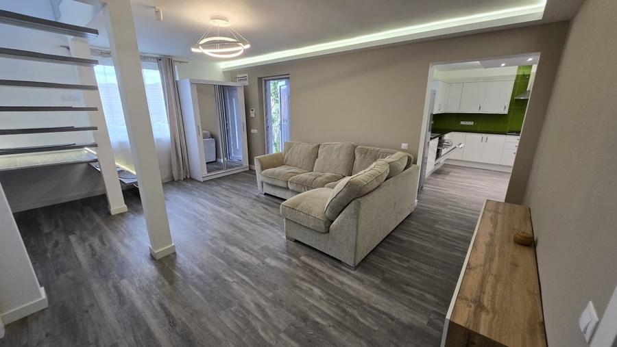 Casă individuală cu 7 camere cu Canalizare în Dâmbul Rotund