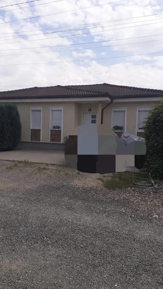 Casă cu Teren 300 Mp în Central