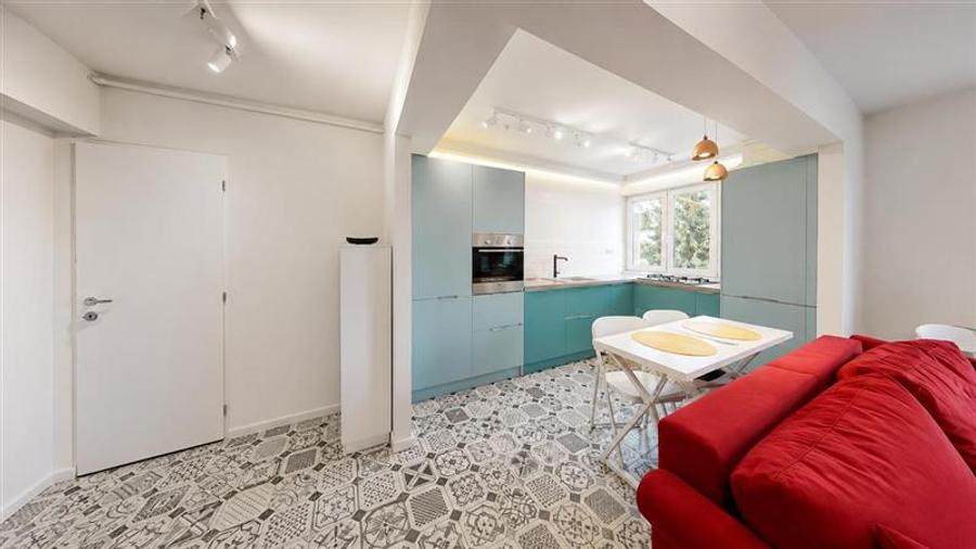 Apartament cu 2 camere semidecomandat, mobilat în Centrul Civic