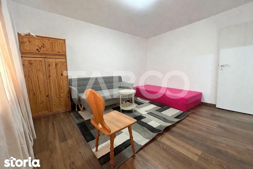 Apartament cu 3 camere semidecomandat, mobilat în Șelimbăr