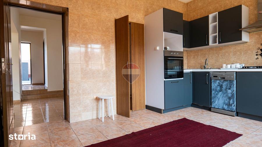 Casă cu 5 camere cu Teren 200 Mp în Dobroești