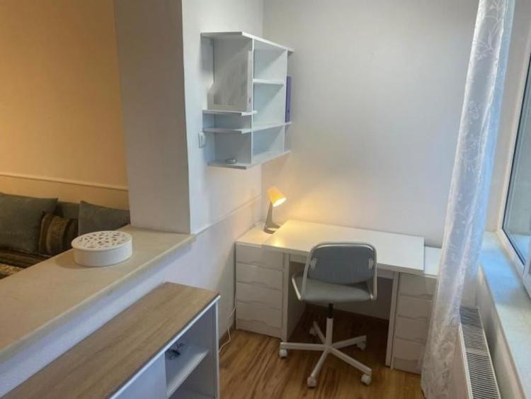 Apartament cu 2 camere semidecomandat, mobilat în 1 Mai