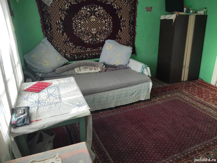Casă cu 5 camere în Stoișești