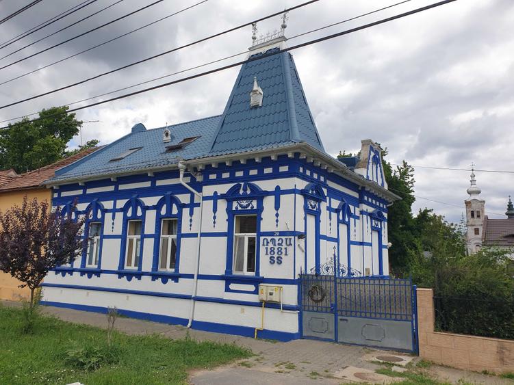 Casă cu 4 camere în Dumbrăveni