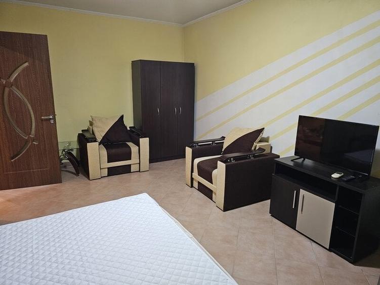 Garsonieră decomandată, mobilată în Vitan