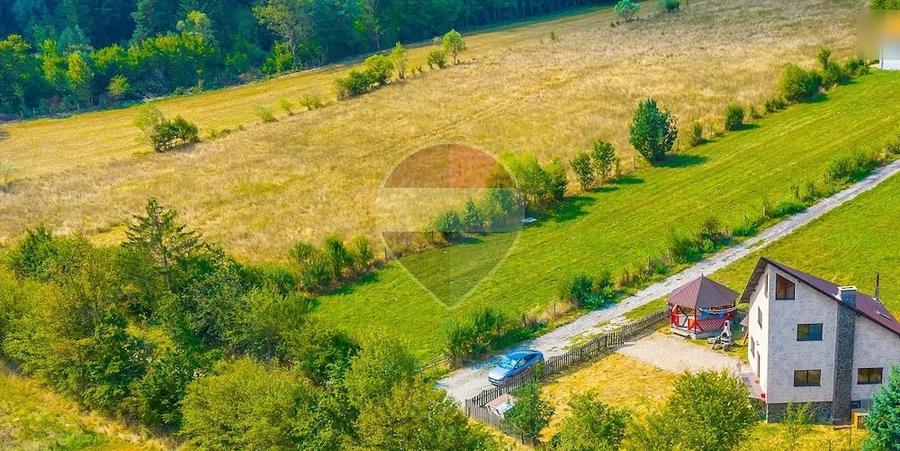 Casă cu Teren 696 Mp în Vulcan