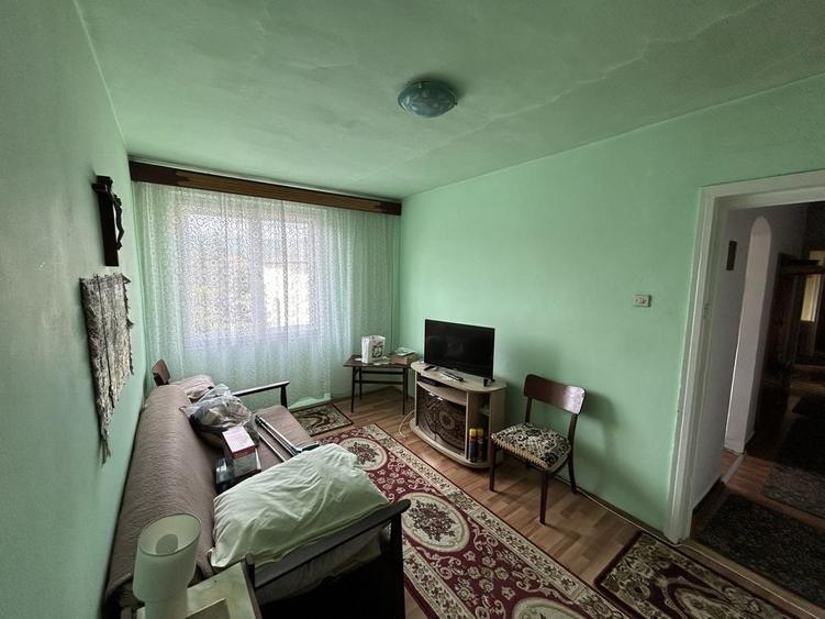 Apartament cu 3 camere semidecomandat în Central