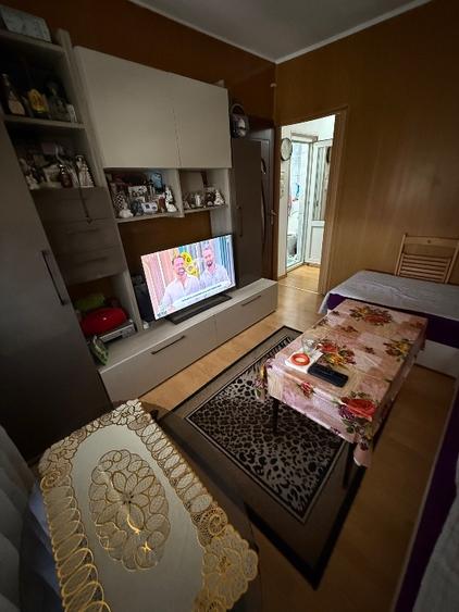 Apartament cu 3 camere semidecomandat, mobilat în Micro 19