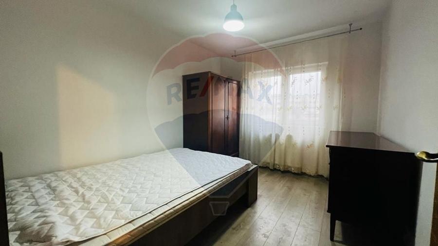 Apartament cu 3 camere decomandat, mobilat în Traian