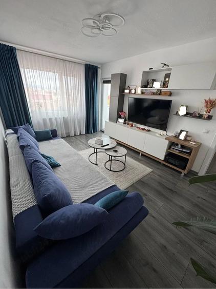 Apartament cu 3 camere decomandat în Vasile Aaron