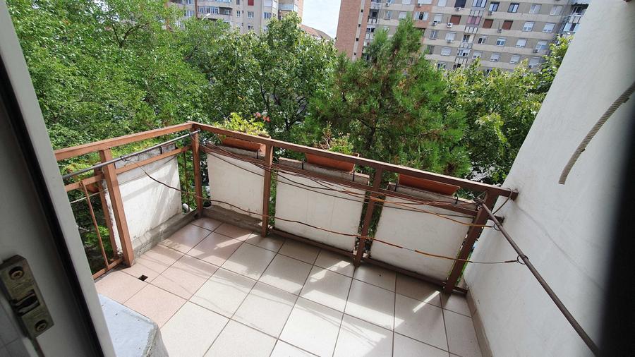 Apartament cu 3 camere decomandat în Decebal