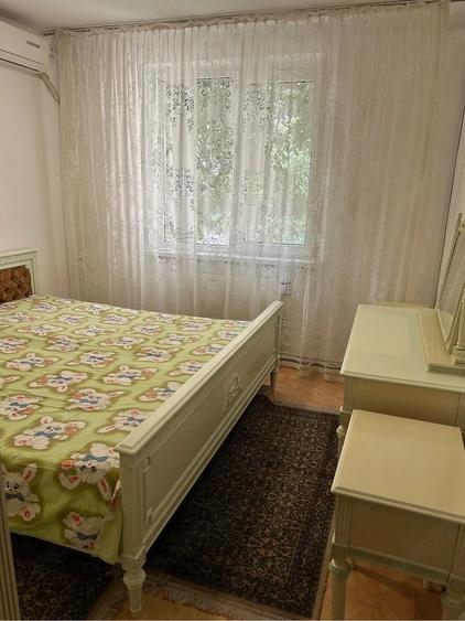 Apartament cu 4 camere semidecomandat în Crângași