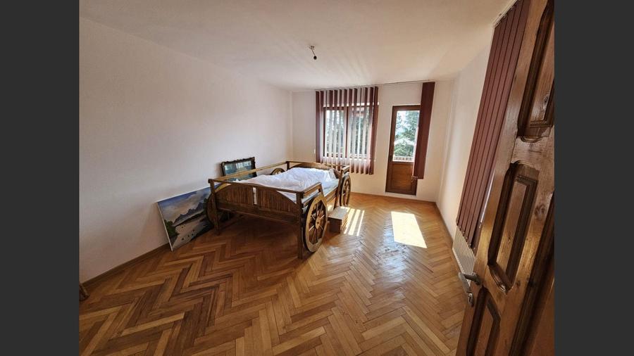Casă cu 10 camere cu Canalizare în Cordun