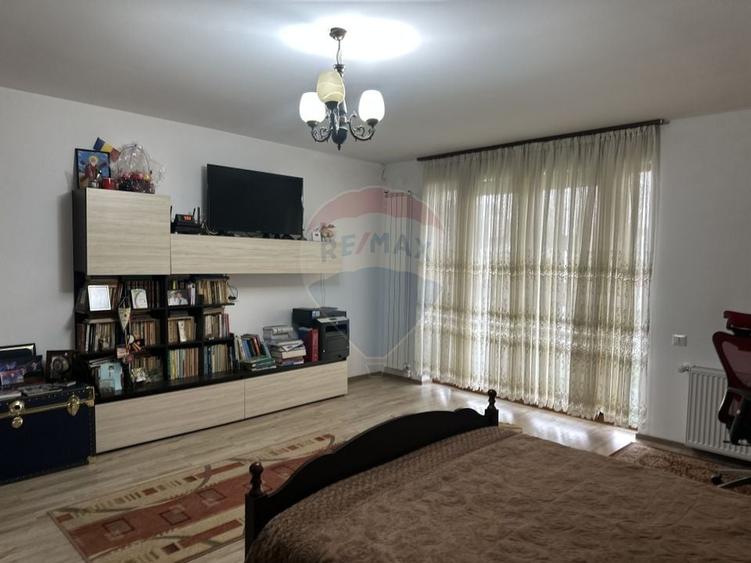 Casă individuală cu 4 camere cu Teren 5000 Mp în Girov