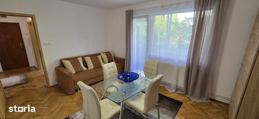 Apartament cu 3 camere decomandat în Girocului