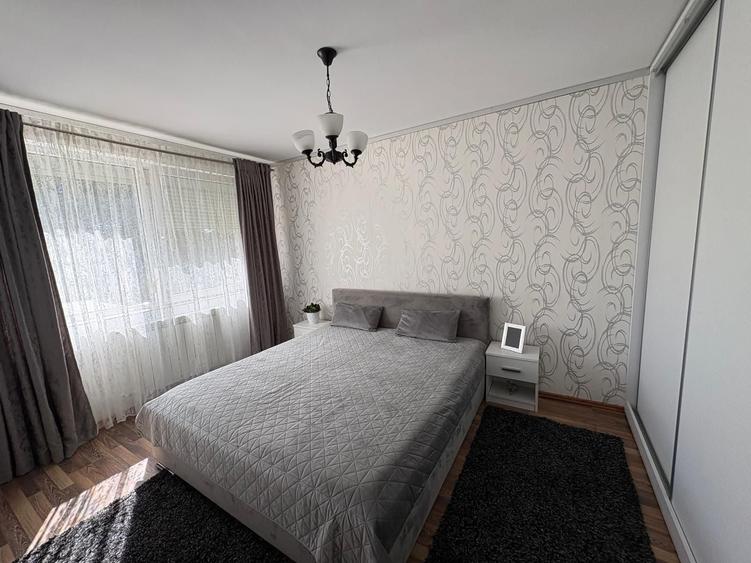 Apartament cu 3 camere semidecomandat în Lipovei