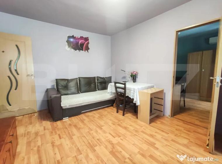 Apartament cu 3 camere semidecomandat în Micro 15