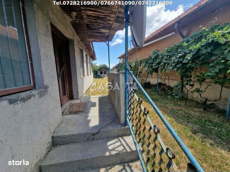 Casă cu 3 camere în Sănătești