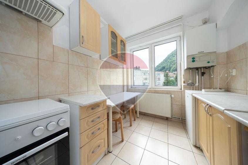Apartament cu 3 camere semidecomandat în Central