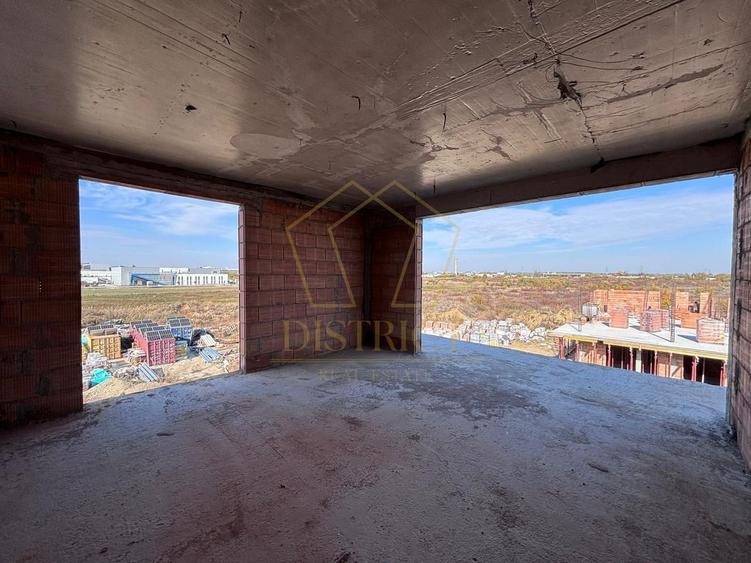Apartament cu 4 camere decomandat în Buziașului