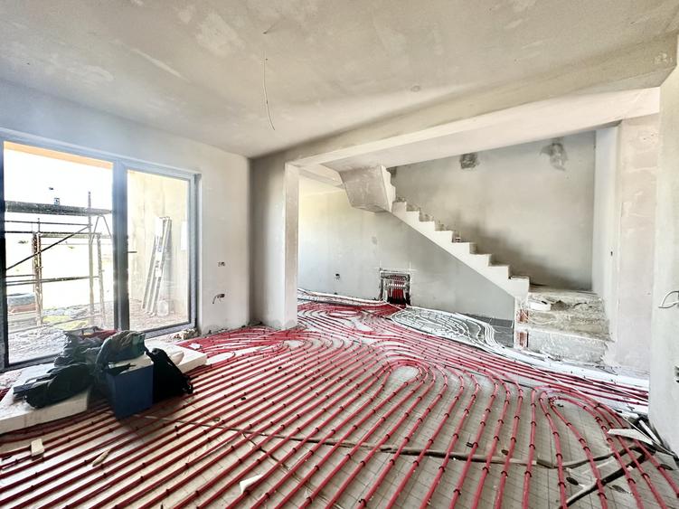 Duplex cu 4 camere cu Canalizare în Moșnița Veche