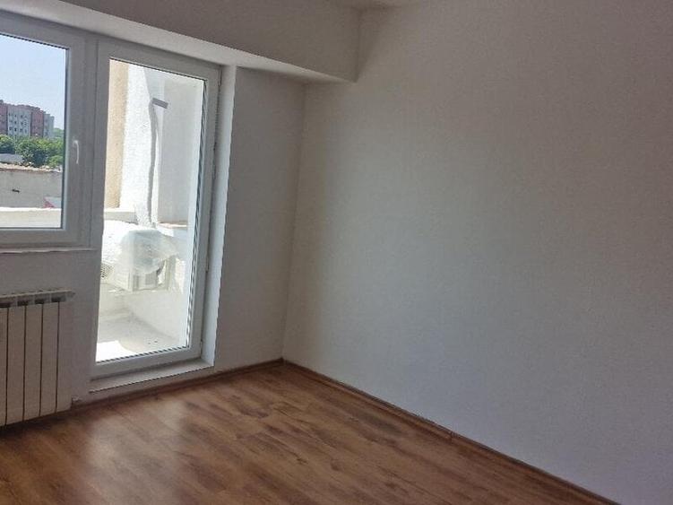 Apartament cu 2 camere decomandat în Splaiul Unirii