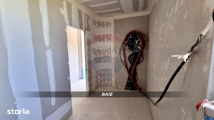 Casă cu 5 camere cu Teren 900 Mp în Recea