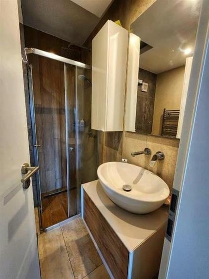 Apartament cu 3 camere decomandat în Tractorul