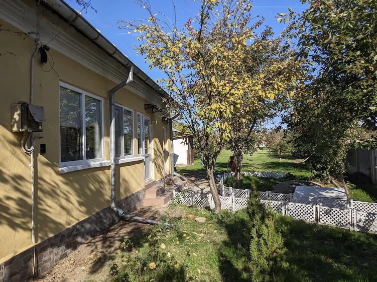 Casă cu 3 camere cu Teren 2000 Mp în Fărcașele