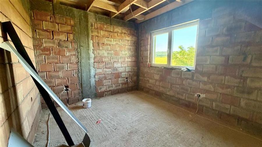 Casă individuală cu 4 camere cu Teren 750 Mp în Popricani